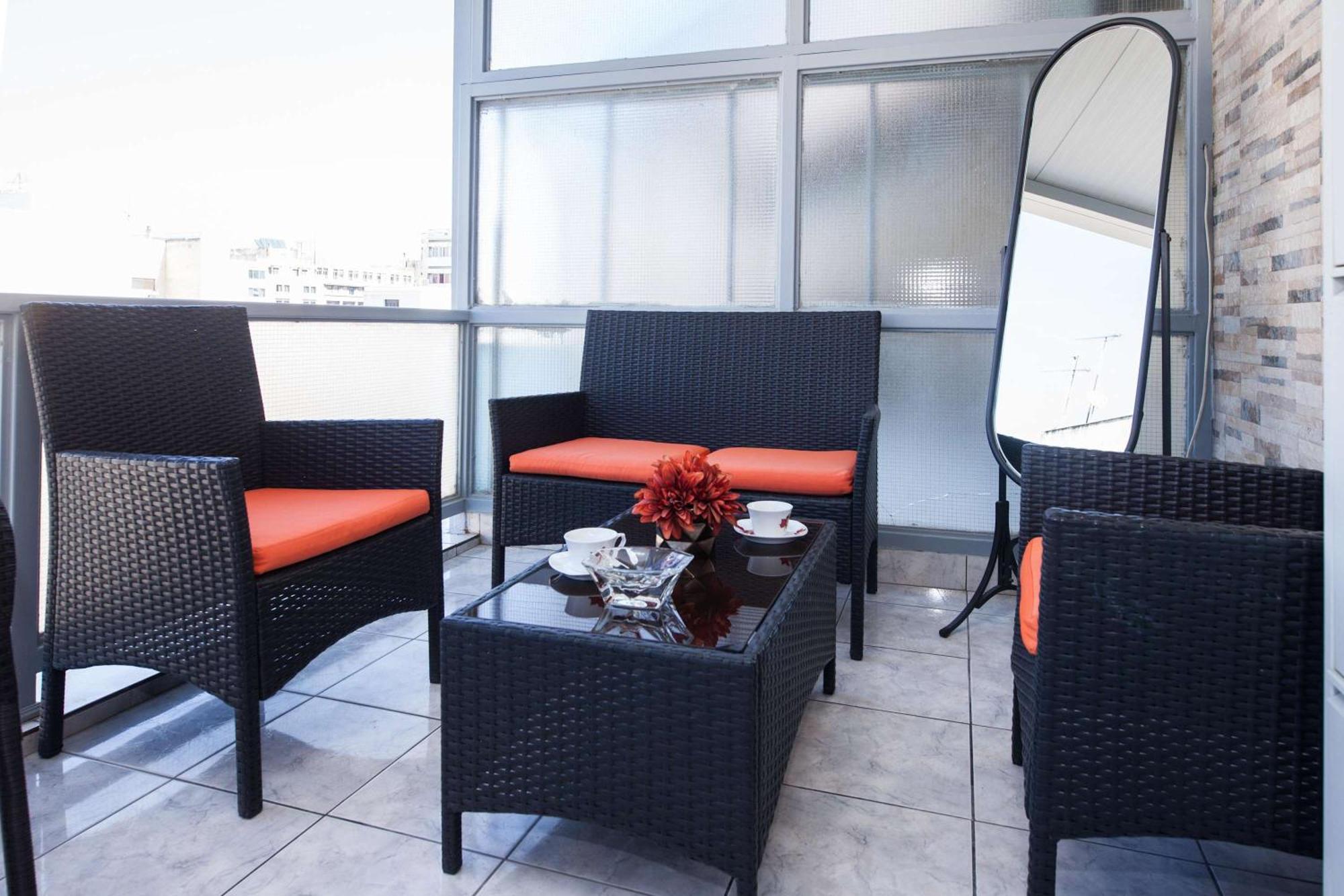 Central 2 Bd Apt With Balcony By Monastiraki Афины Экстерьер фото
