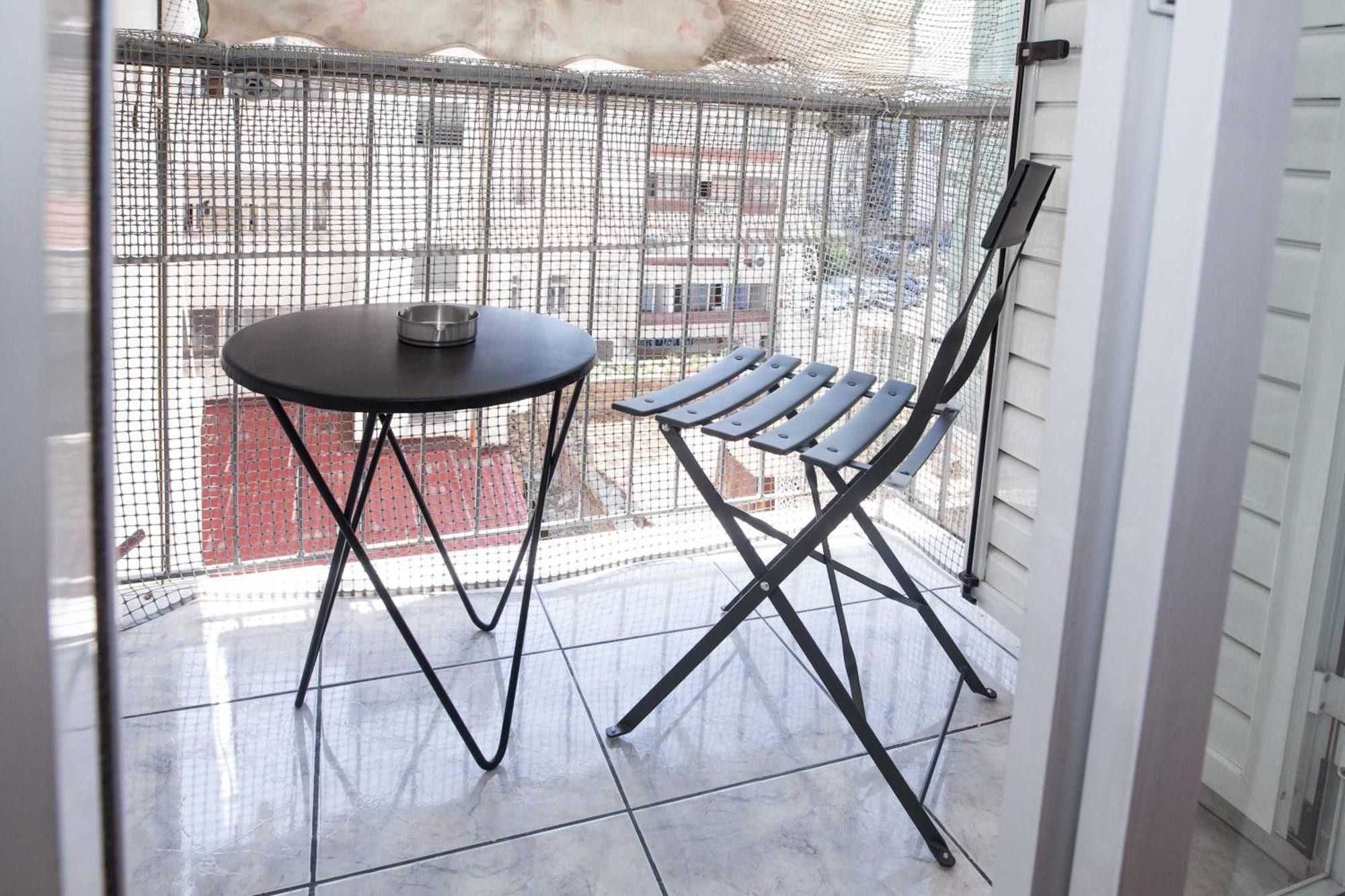 Central 2 Bd Apt With Balcony By Monastiraki Афины Экстерьер фото