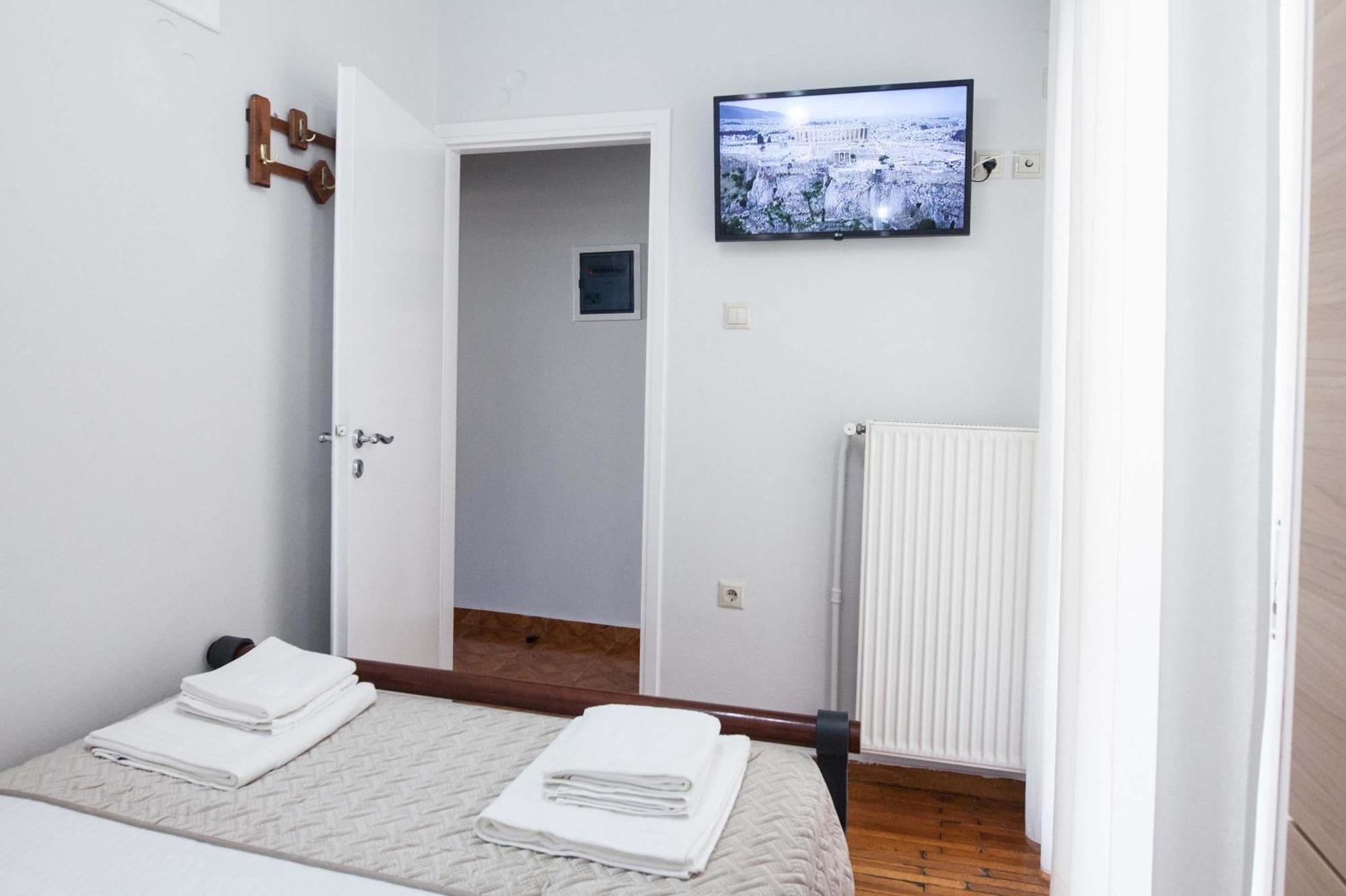 Central 2 Bd Apt With Balcony By Monastiraki Афины Экстерьер фото